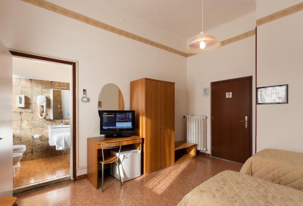 Parking Hotel Giardino Livorno Bilik gambar
