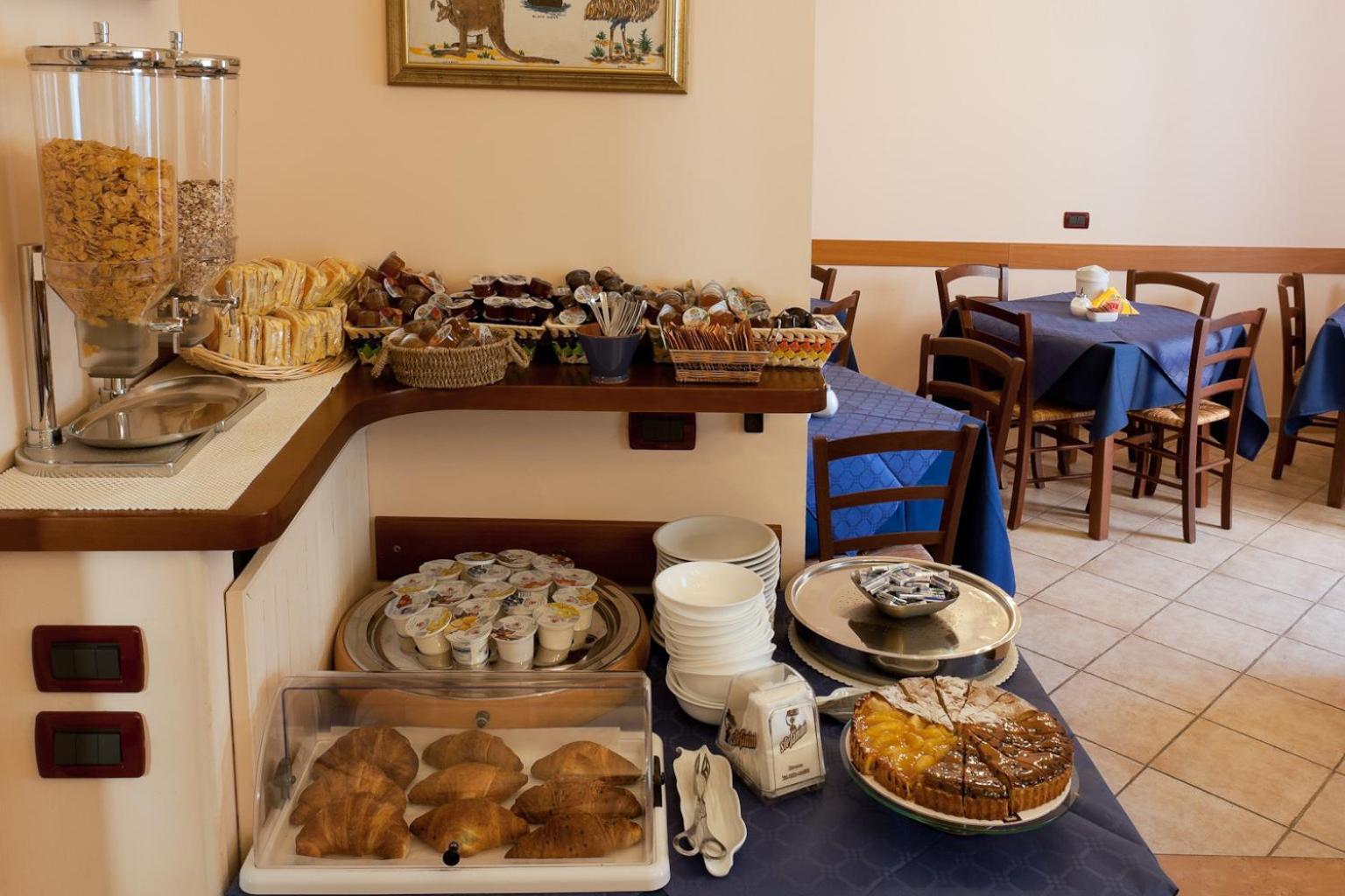 Parking Hotel Giardino Livorno Luaran gambar