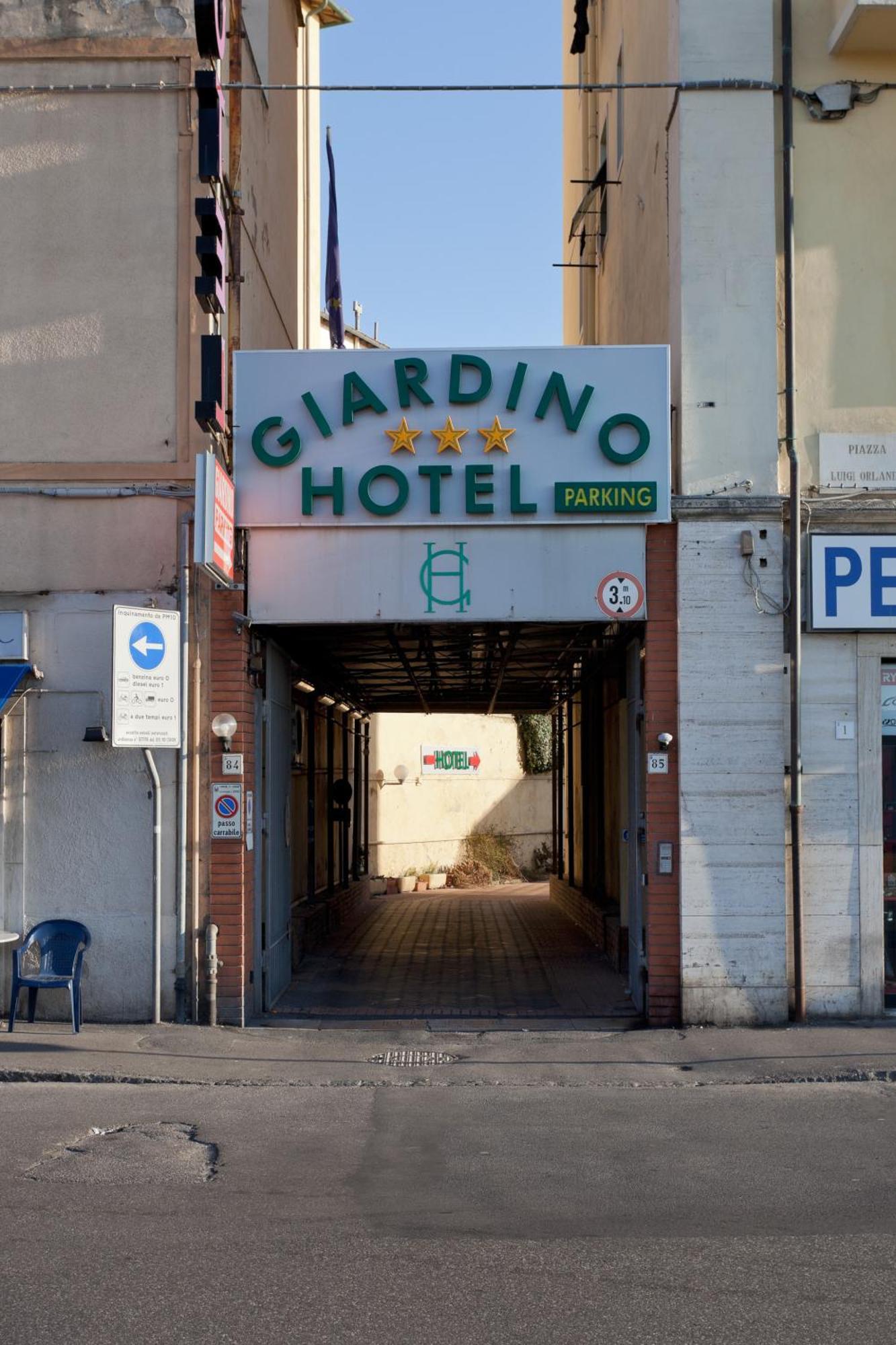 Parking Hotel Giardino Livorno Luaran gambar