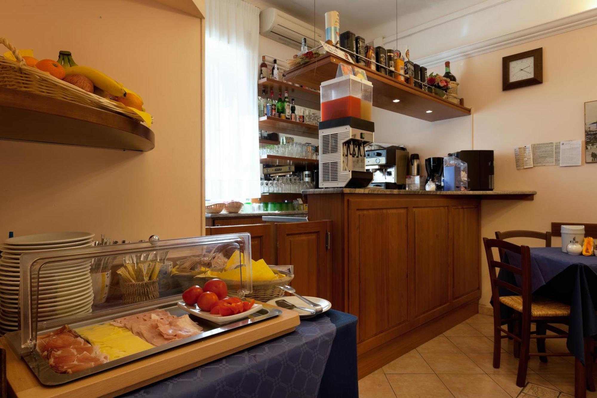 Parking Hotel Giardino Livorno Luaran gambar