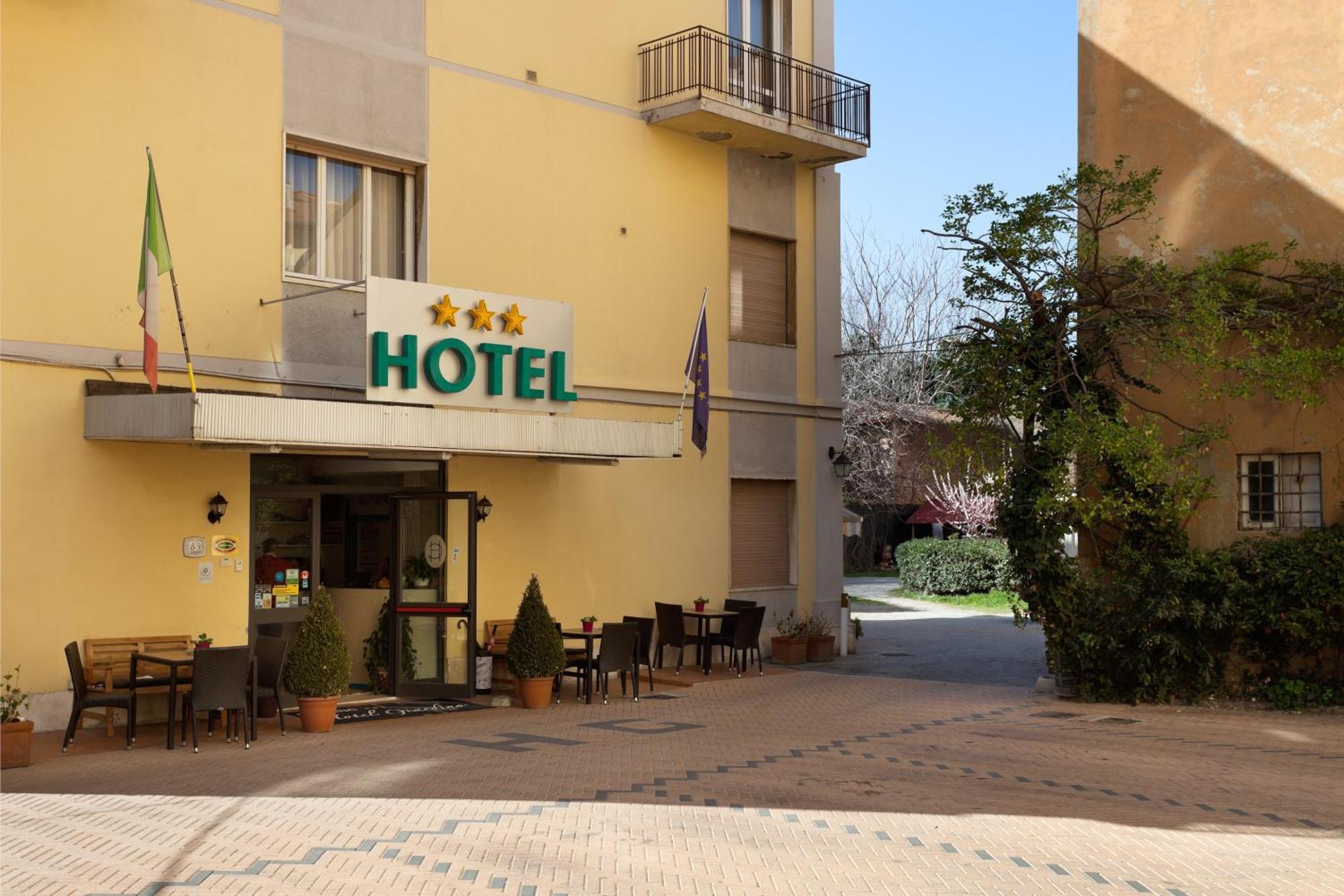 Parking Hotel Giardino Livorno Luaran gambar