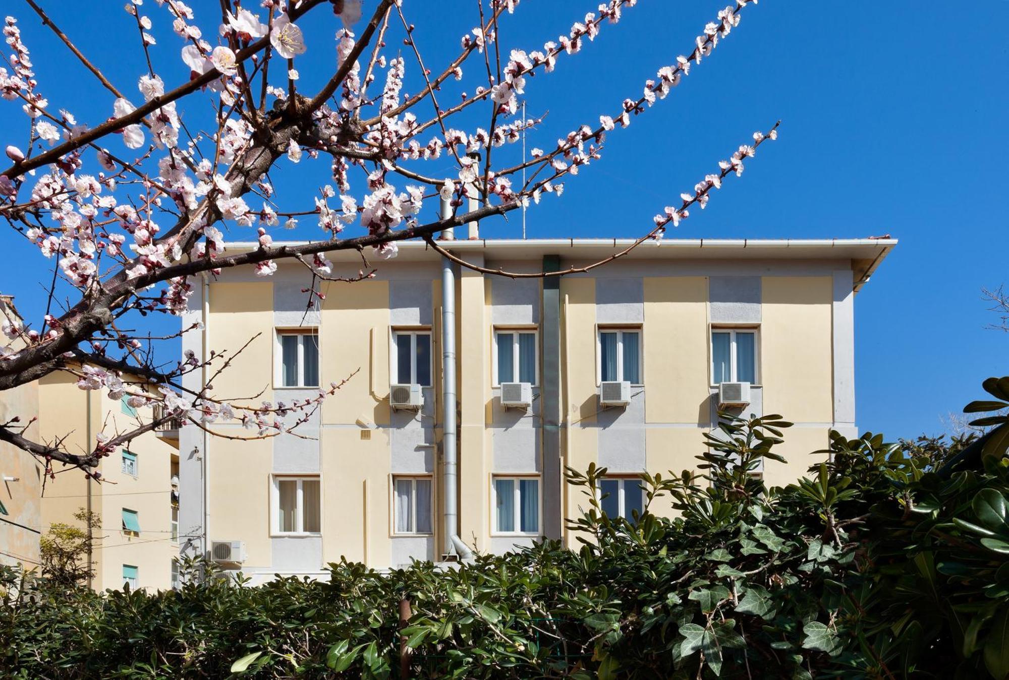 Parking Hotel Giardino Livorno Luaran gambar